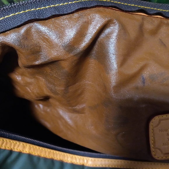 Hunting World Natural Leather Duffle Bag **RARE FIND!!** (AUTHENTIC) - Picture 14 of 16